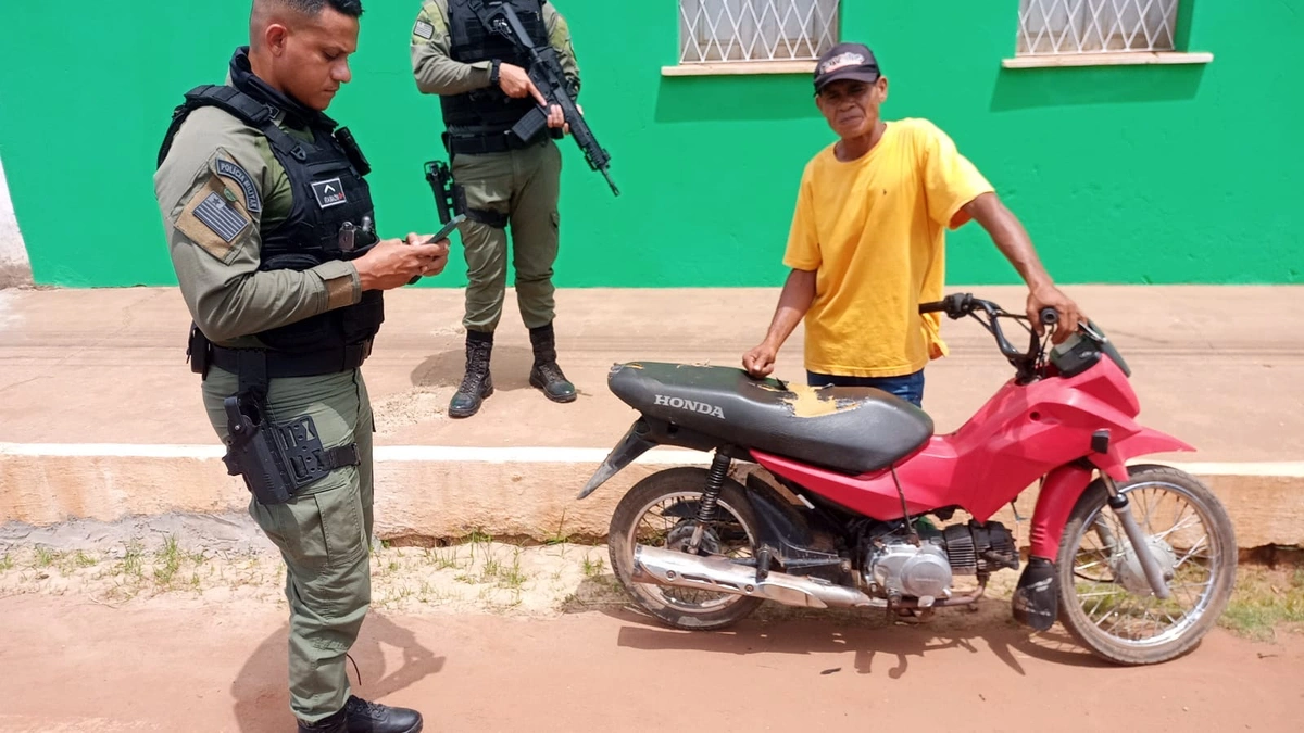 PM apreende arma, facão e motocicleta roubada durante rondas em Miguel Alves