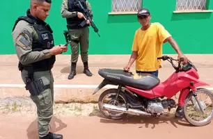 PM apreende arma, facão e motocicleta roubada durante rondas em Miguel Alves (Foto: Reprodução)