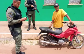 PM apreende arma, facão e motocicleta roubada durante rondas em Miguel Alves