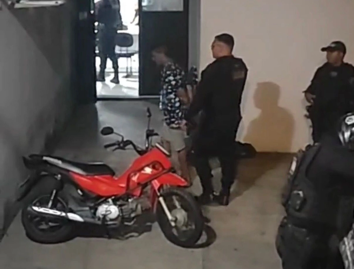 Polícia apreende drogas e dinheiro no bairro Lourival Parente em Teresina