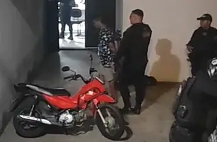 Polícia apreende drogas e dinheiro no bairro Lourival Parente em Teresina (Foto: Reprodução)