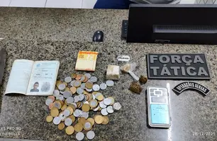 Polícia apreende drogas e materiais do tráfico na Pedra do Sal, em Parnaíba (Foto: Folha do Delta)
