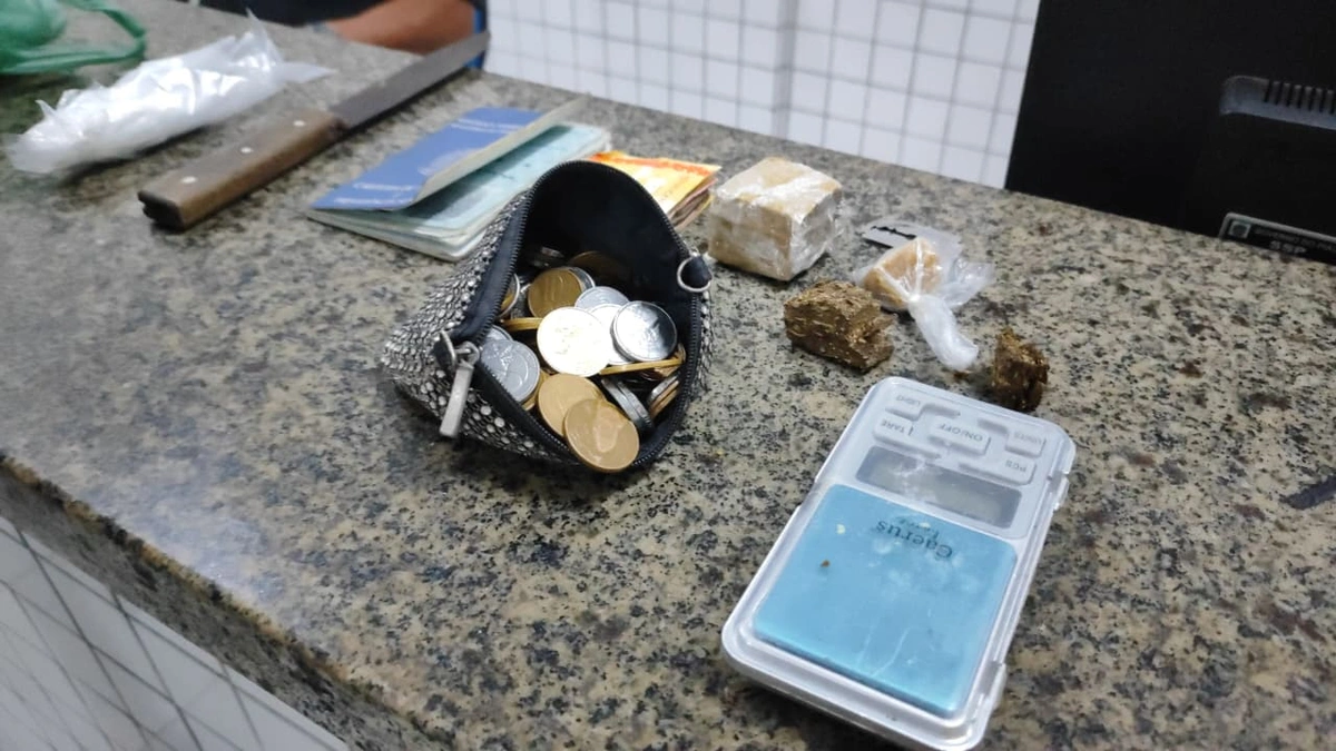 Polícia apreende drogas e materiais do tráfico na Pedra do Sal, em Parnaíba
