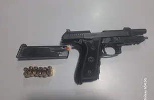 Polícia apreende pistola e munições durante ação no Dirceu II, em Teresina (Foto: Reprodução)