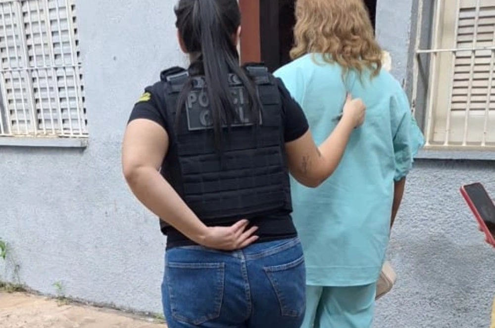 Polícia prende mulher suspeita de estelionato contra idosa em Altos
