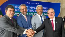 Rafael Fonteles ao lado dos governadores Elmano de Freitas da Costa (Ceará), Jerônimo Rodrigues (Bahia) e João Azevêdo Lins (Paraíba) (Foto: Juliana Oliveira)