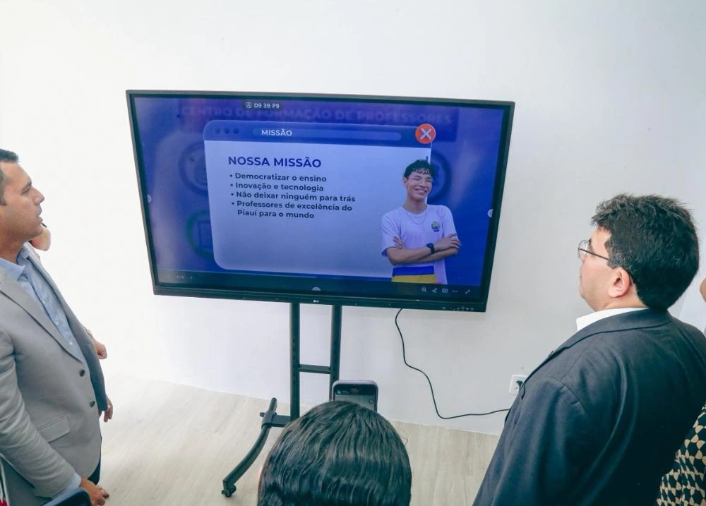 Rafael Fonteles entrega novo centro de formação para professores do Piauí