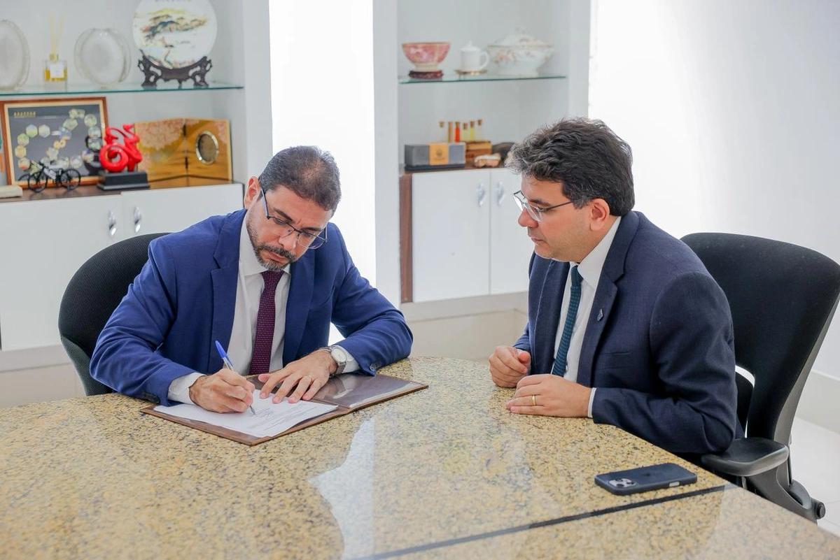 Rafael Fonteles homologa concurso da Procuradoria Geral do Estado