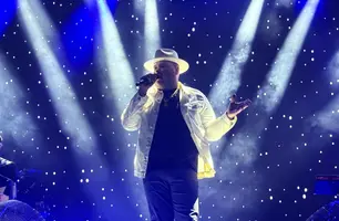 Rey Vaquiero arrasta multidão na segunda noite de shows nacionais da Expoapi 2025 (Foto: Conecta Piauí)