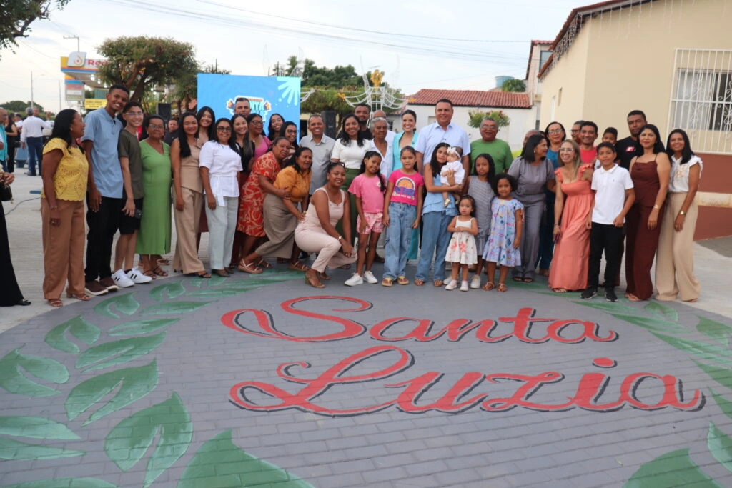 Rogério Castro inaugura revitalização da Praça da Igreja do bairro Santa Luzia