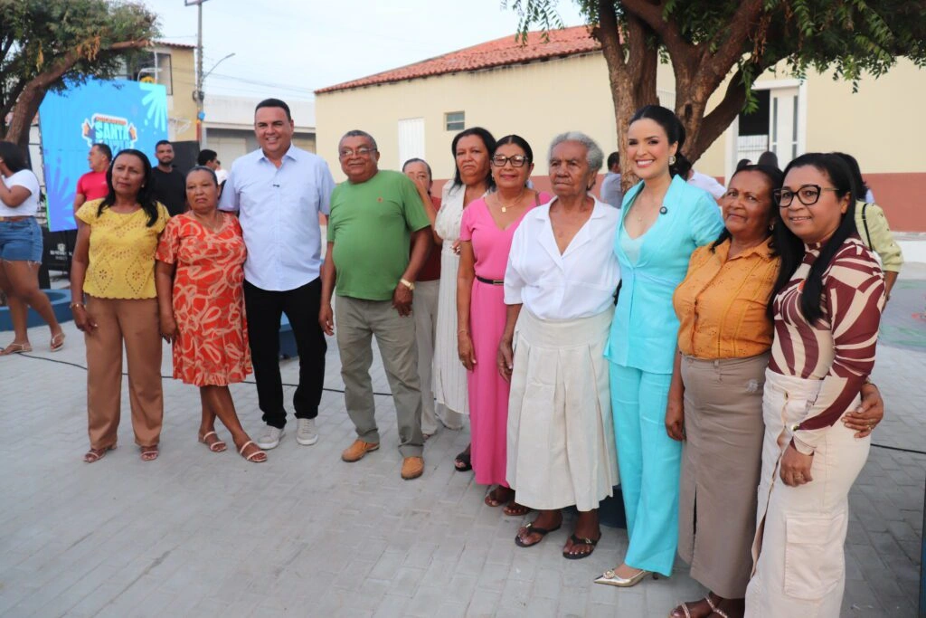 Rogério Castro inaugura revitalização da Praça da Igreja do bairro Santa Luzia