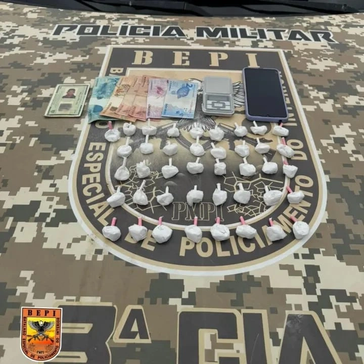 Suspeito de tráfico de drogas é preso com cocaína e tem carro apreendido em Picos