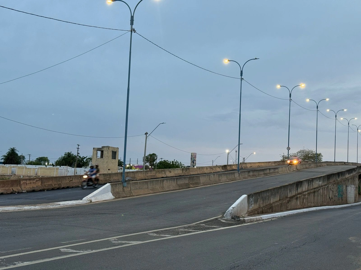 Tráfego é liberado após obras emergenciais no viaduto da Miguel Rosa