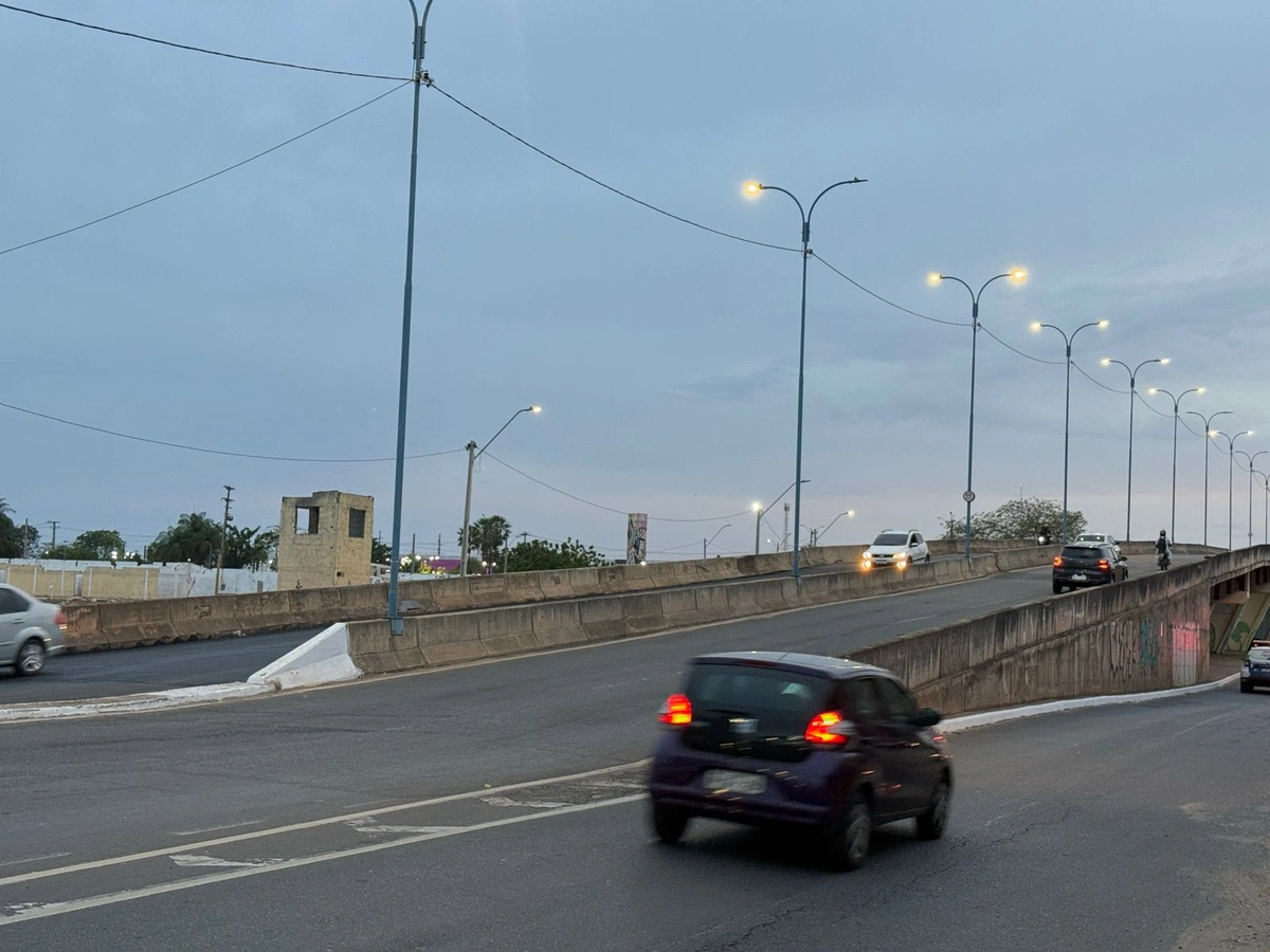 Tráfego é liberado após obras emergenciais no viaduto da Miguel Rosa