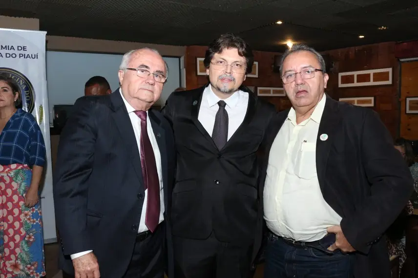 Academia de Medicina do Piauí realiza cerimônia de posse em noite prestigiada Academia de Medicina do Piauí realiza cerimônia de posse em noite prestigiada