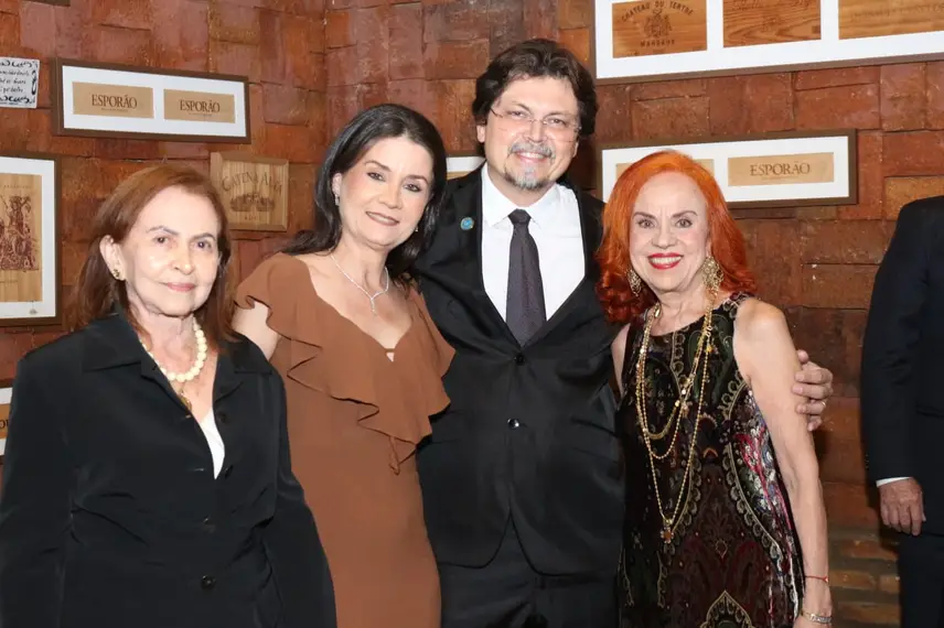 Academia de Medicina do Piauí realiza cerimônia de posse em noite prestigiada Academia de Medicina do Piauí realiza cerimônia de posse em noite prestigiada