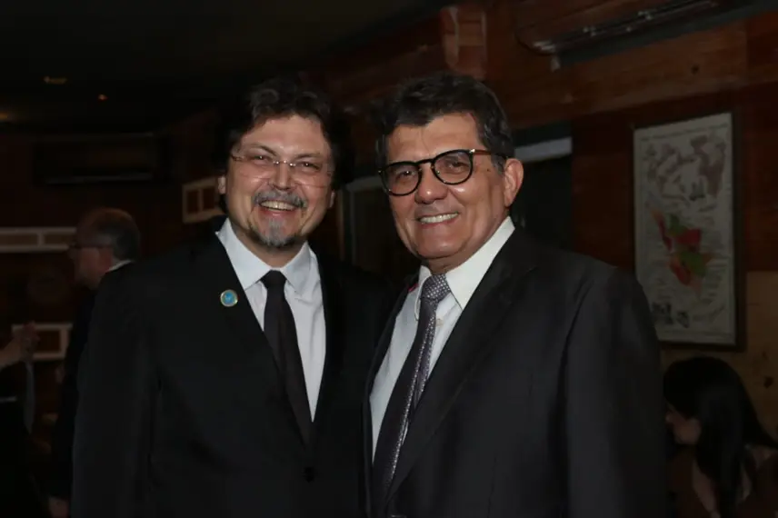 Academia de Medicina do Piauí realiza cerimônia de posse em noite prestigiada Academia de Medicina do Piauí realiza cerimônia de posse em noite prestigiada