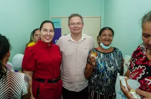 Acima Adryelle (de vermelho) com o prefeito Rafael e abaixo com a Secretária Dávila Claudin (Foto: Reprodução)