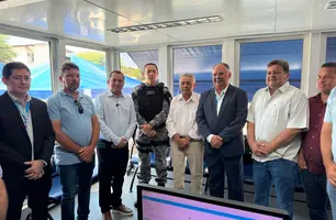 Agência móvel da Caixa Econômica chega a Simplício Mendes com atendimento massivo (Foto: Reprodução/Portal R10)