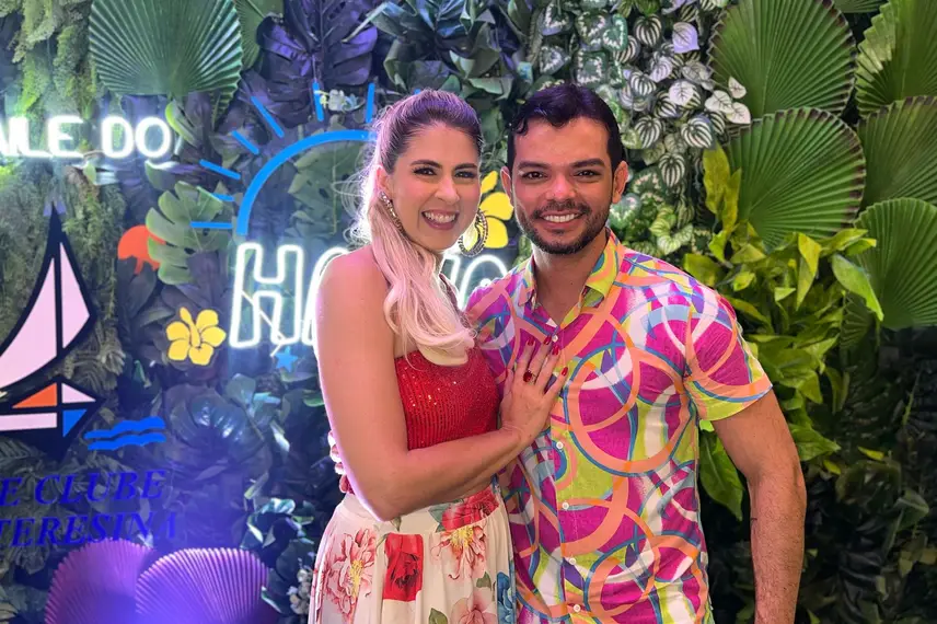 Baile do Hawaii anima foliões no Iate Clube de Teresina