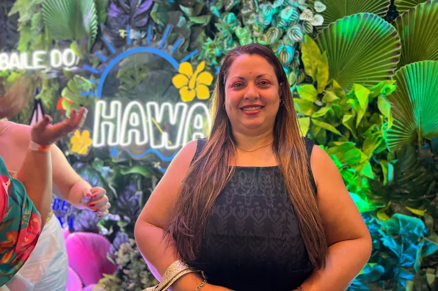 Baile do Hawaii anima foliões no Iate Clube de Teresina