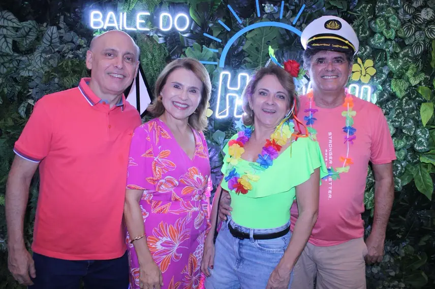 Baile do Hawaii anima foliões no Iate Clube de Teresina Baile do Hawaii anima foliões no Iate Clube de Teresina