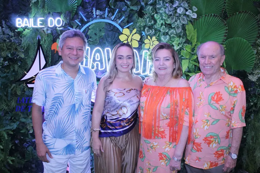 Baile do Hawaii anima foliões no Iate Clube de Teresina