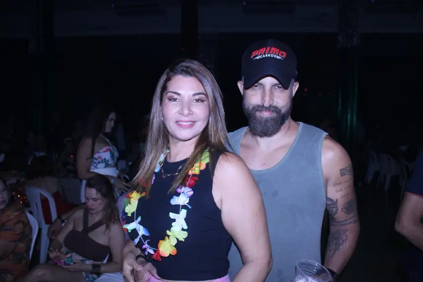 Baile do Hawaii anima foliões no Iate Clube de Teresina