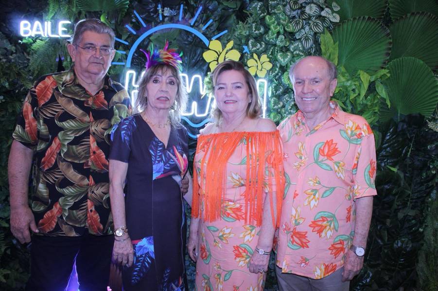 Baile do Hawaii anima foliões no Iate Clube de Teresina