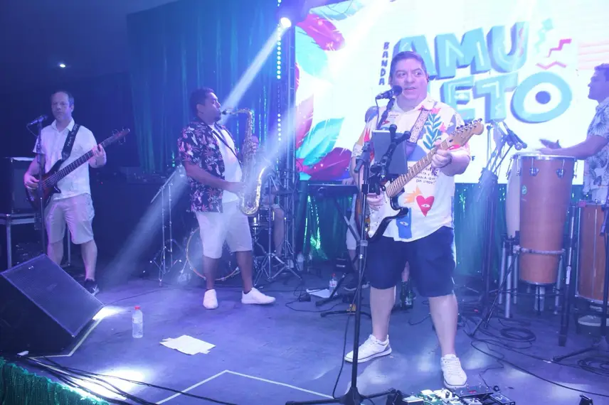 Baile do Hawaii anima foliões no Iate Clube de Teresina Baile do Hawaii anima foliões no Iate Clube de Teresina