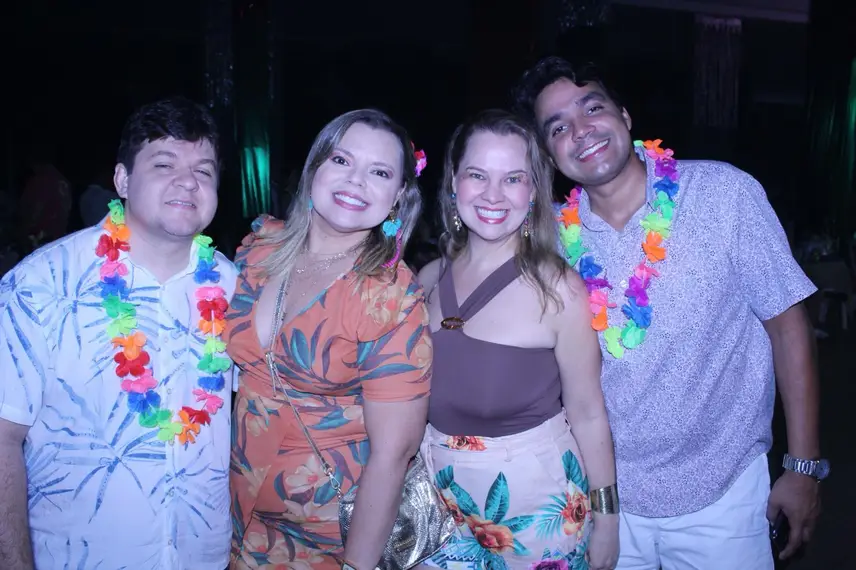 Baile do Hawaii anima foliões no Iate Clube de Teresina Baile do Hawaii anima foliões no Iate Clube de Teresina