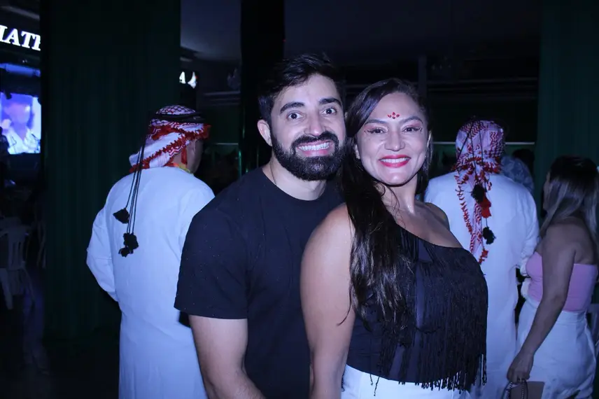 Baile do Hawaii anima foliões no Iate Clube de Teresina Baile do Hawaii anima foliões no Iate Clube de Teresina