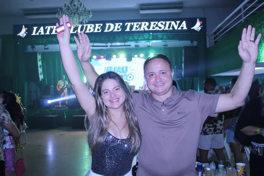 Baile do Hawaii anima foliões no Iate Clube de Teresina