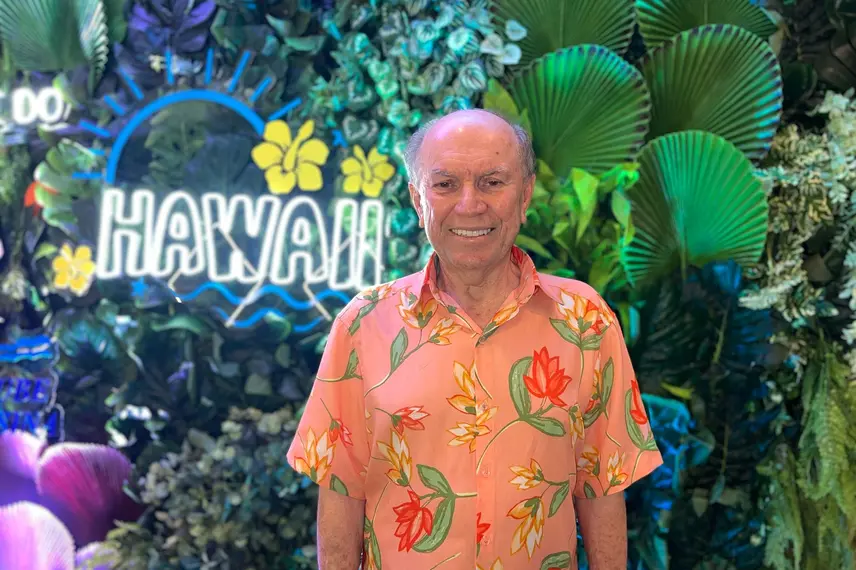 Baile do Hawaii anima foliões no Iate Clube de Teresina