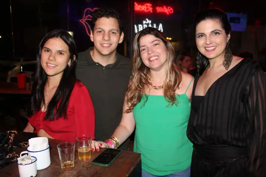 Banda Top Gun agita a noite na Zero Grau Choperia com muito rock e animação