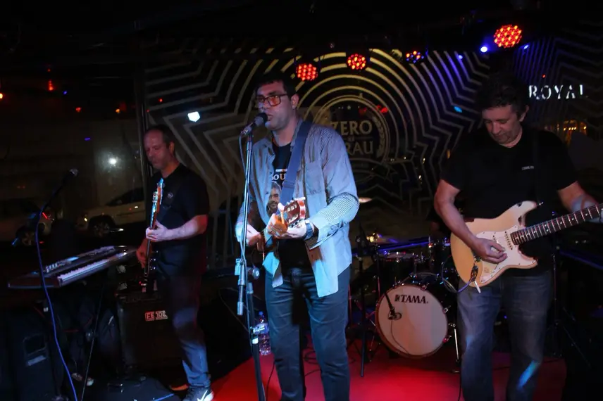 Banda Top Gun agita a noite na Zero Grau Choperia com muito rock e animação