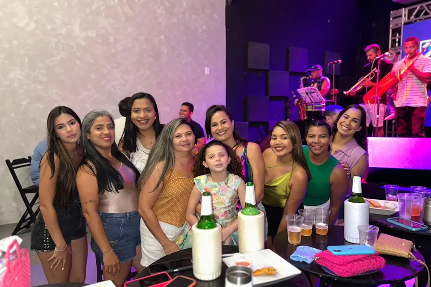 Bloco do Pebinha realiza prévia em Timon com muito brilho e animação