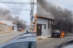 Carro pega fogo na zona Sul de Teresina (Foto: Reprodução)