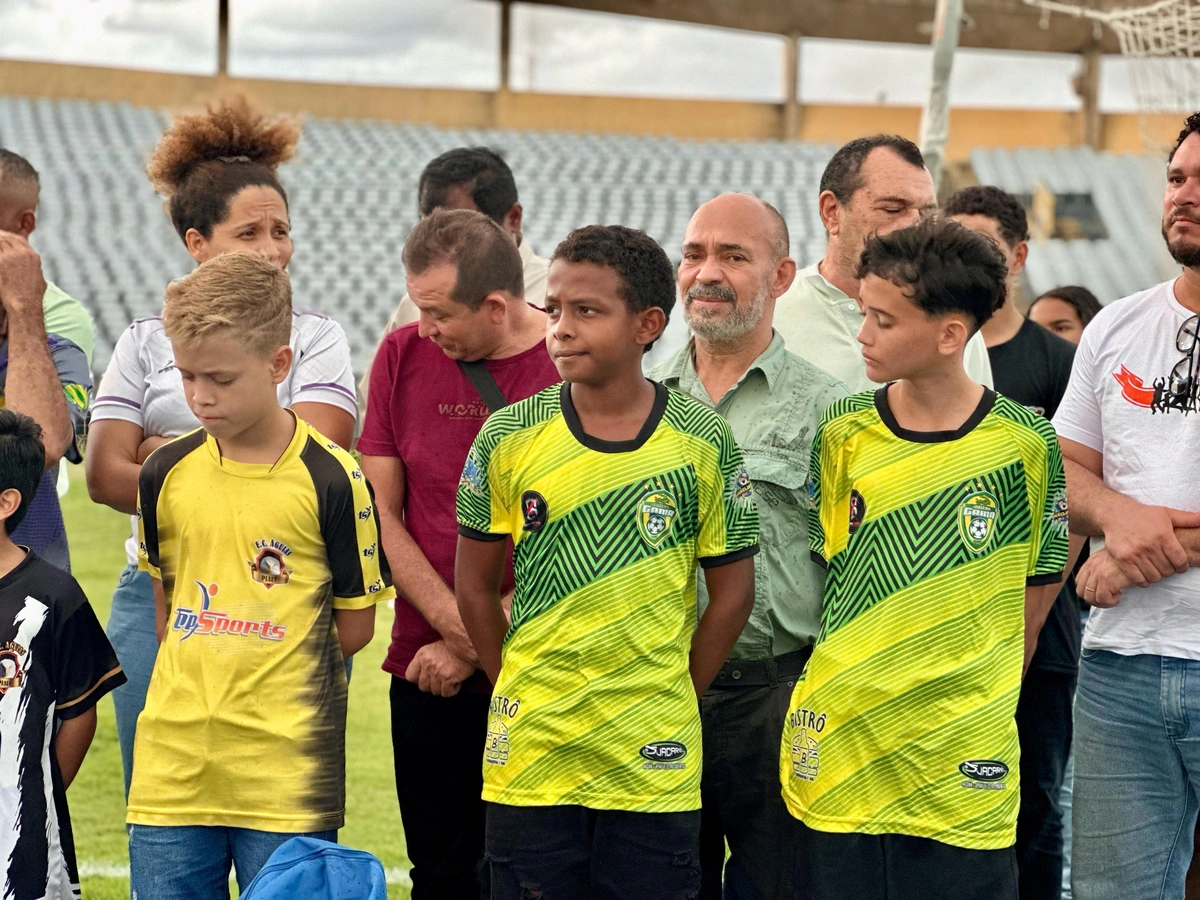 Cerca de 30 escolinhas de futebol do Piauí recebem kits do projeto Gera Ação