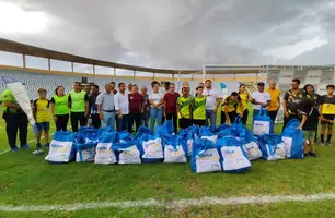 Cerca de 30 escolinhas de futebol do Piauí recebem kits do projeto Gera Ação (Foto: Conecta Piauí)