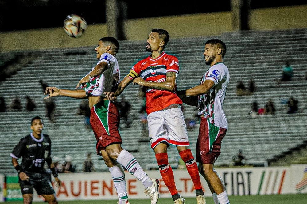 Com direito a gol de bicicleta, Fluminense e River empatam no Albertão