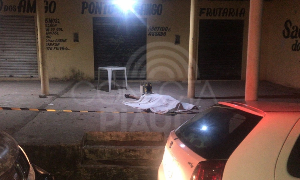 Criminosos executam homem a tiros durante ataque em bar na zona Norte de Teresina