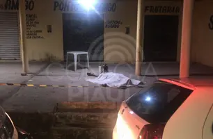 Criminosos executam homem a tiros durante ataque em bar na zona Norte de Teresina (Foto: Reprodução)