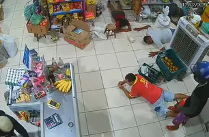 Criminosos levam chiclete, calabresa e cachaça durante arrastão em Timon (Foto: Reprodução)