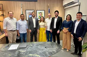 Curso de medicina em Floriano: Francisco Costa e Dr. Marcus Vinícius se reúnem com reitoria da UFPI para tratar da estrutura e implantação (Foto: Divulgação)