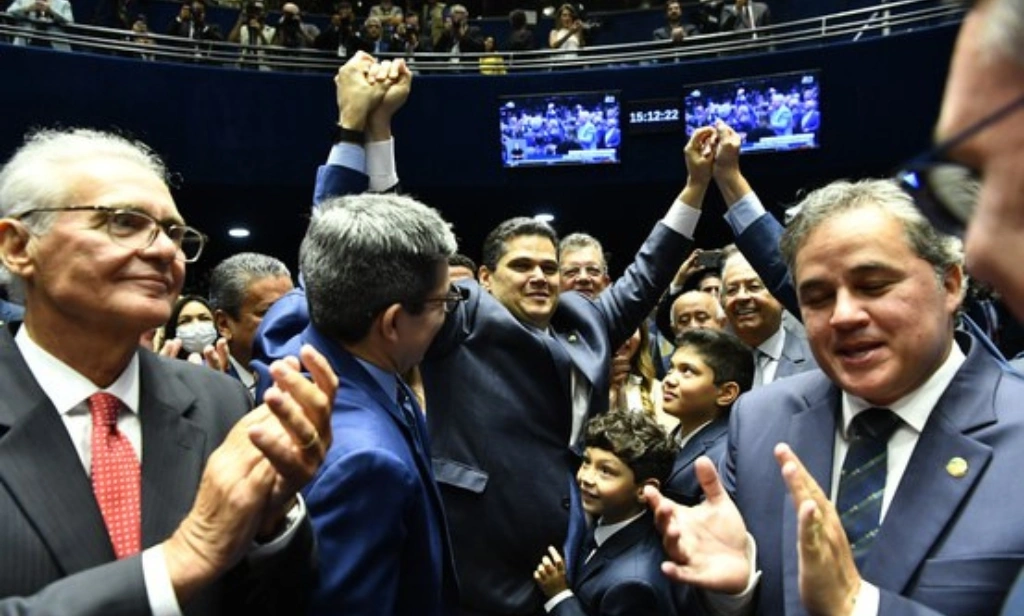 Davi Alcolumbre é eleito presidente do Senado com ampla maioria de votos