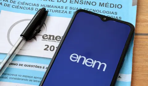 Deputada solicita proibição de celulares em locais de provas do ENEM