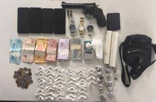 Dois homens são presos com arma de fogo e drogas na zona Sudeste de Teresina (Foto: Divulgação/ROCAM)