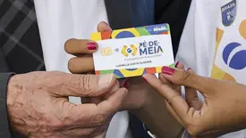 Entrega de cartões do Programa Pé-de-Meia (Foto: Reprodução)
