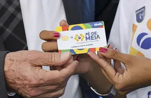 Entrega de cartões do Programa Pé-de-Meia (Foto: Reprodução)